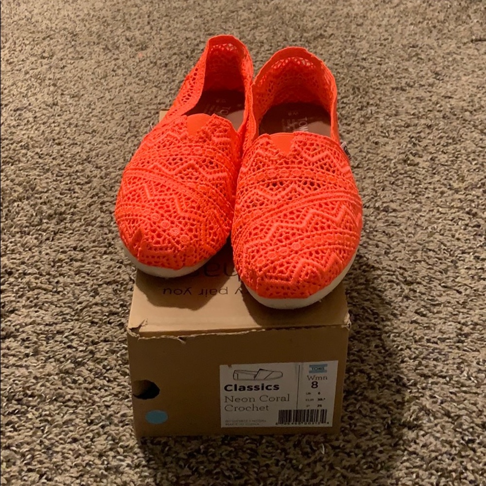 Toms - Picture 2 of 5